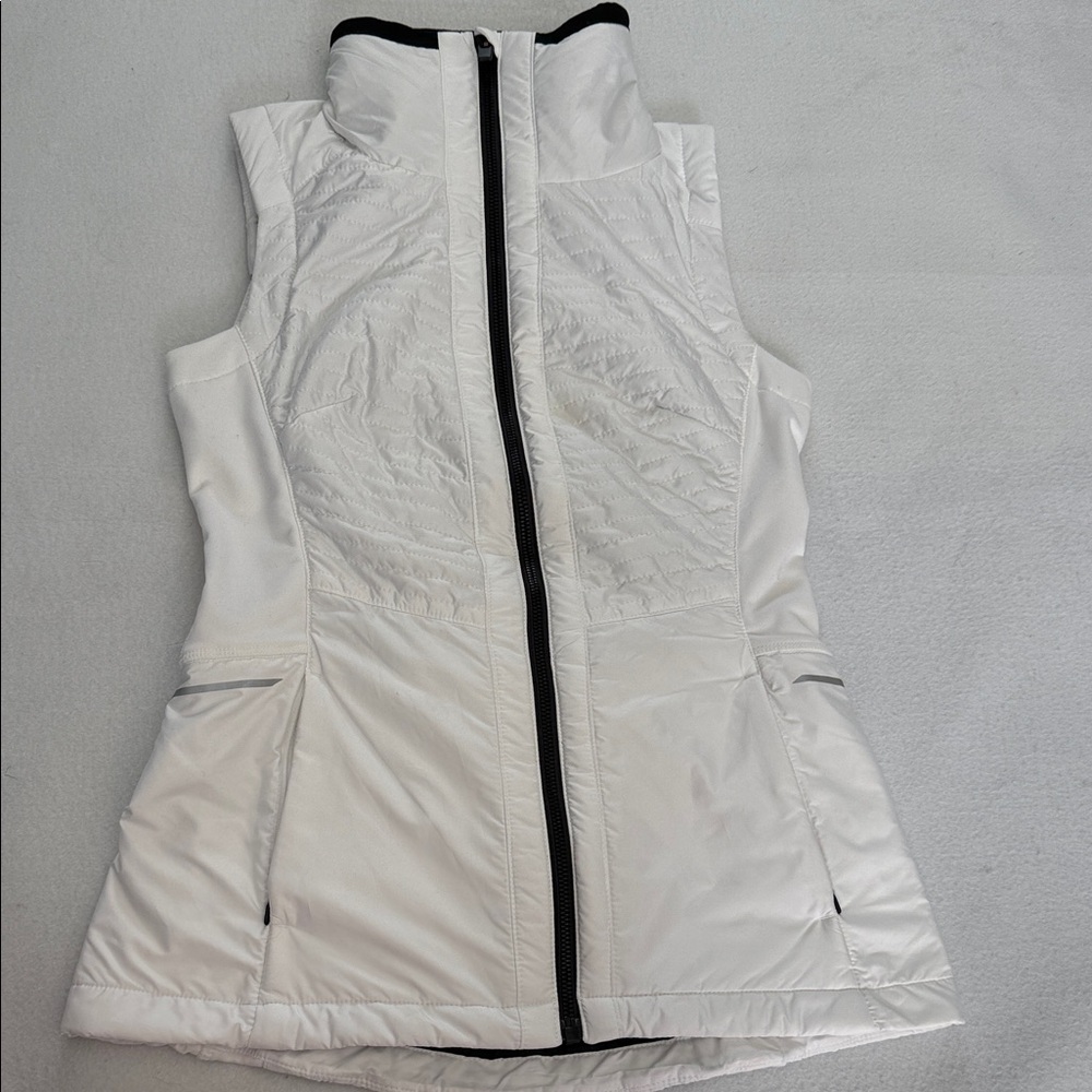 Atheleta Women's White Quilted Vest